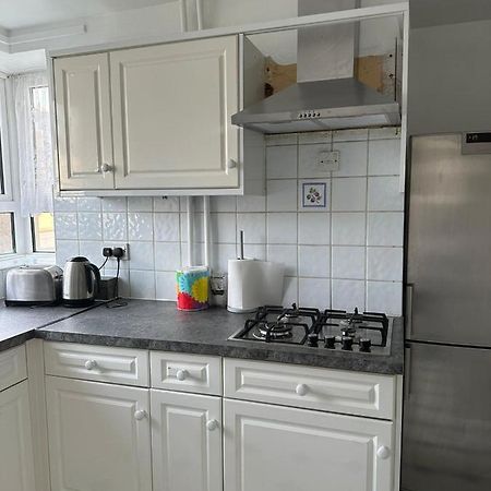 Spacious 2 Bed Flat Баркінг Екстер'єр фото