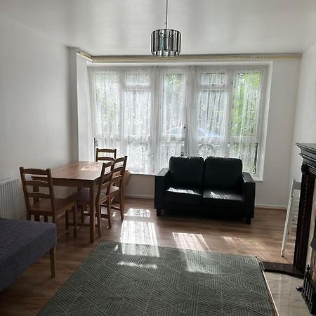 Spacious 2 Bed Flat Баркінг Екстер'єр фото
