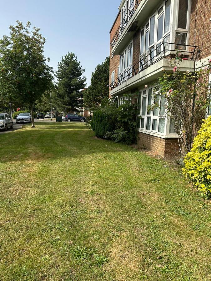 Spacious 2 Bed Flat Баркінг Екстер'єр фото