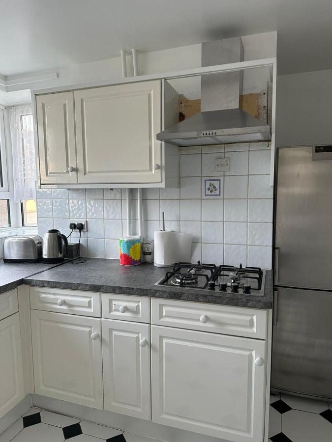 Spacious 2 Bed Flat Баркінг Екстер'єр фото