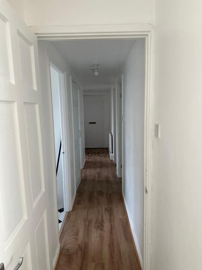 Spacious 2 Bed Flat Баркінг Екстер'єр фото